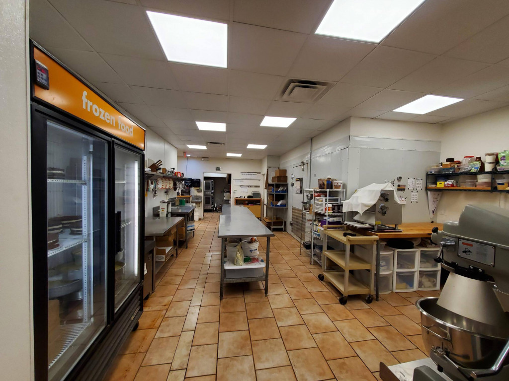 2 Unit Retail with Commercial Kitchen For Sale XERA REALTY INC