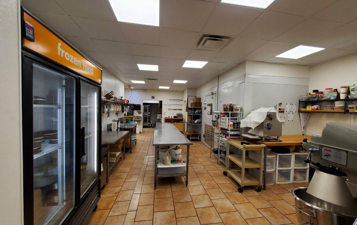 2 Unit Retail with Commercial Kitchen For Sale XERA REALTY INC