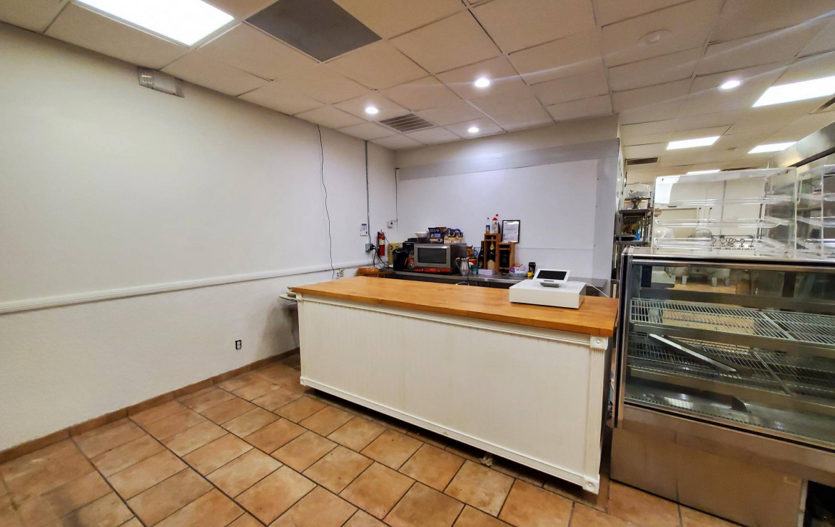 2 Unit Retail with Commercial Kitchen For Sale XERA REALTY INC